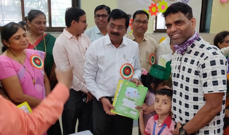 MahaSamagra's tweet photo. School Readiness Program Mela shines its light on nearly all schools across the state. Students, parents, and educators come together to encourage engagement, facilitate learning, and nurture a sense of community spirit
#GovernmentofMaharashtra #STARSProgram https://t.co/YUlVWIMa2U