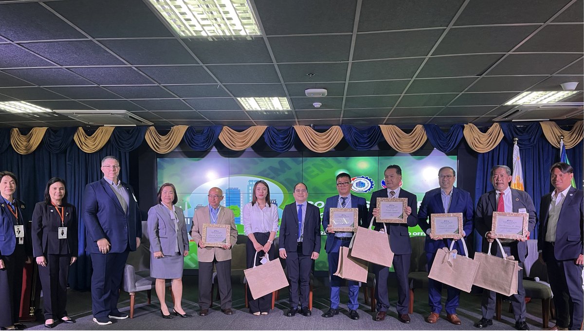 On April 22, #SUNPROPOWER was invited to attend the Eco-Industrial Park and Green Technology Conference hosted by the Philippine Economic Zone Authority to discuss the development of renewable energy in  Philippines.👏👏

#solarpanels #solarpower #photovoltaic #Philippines
