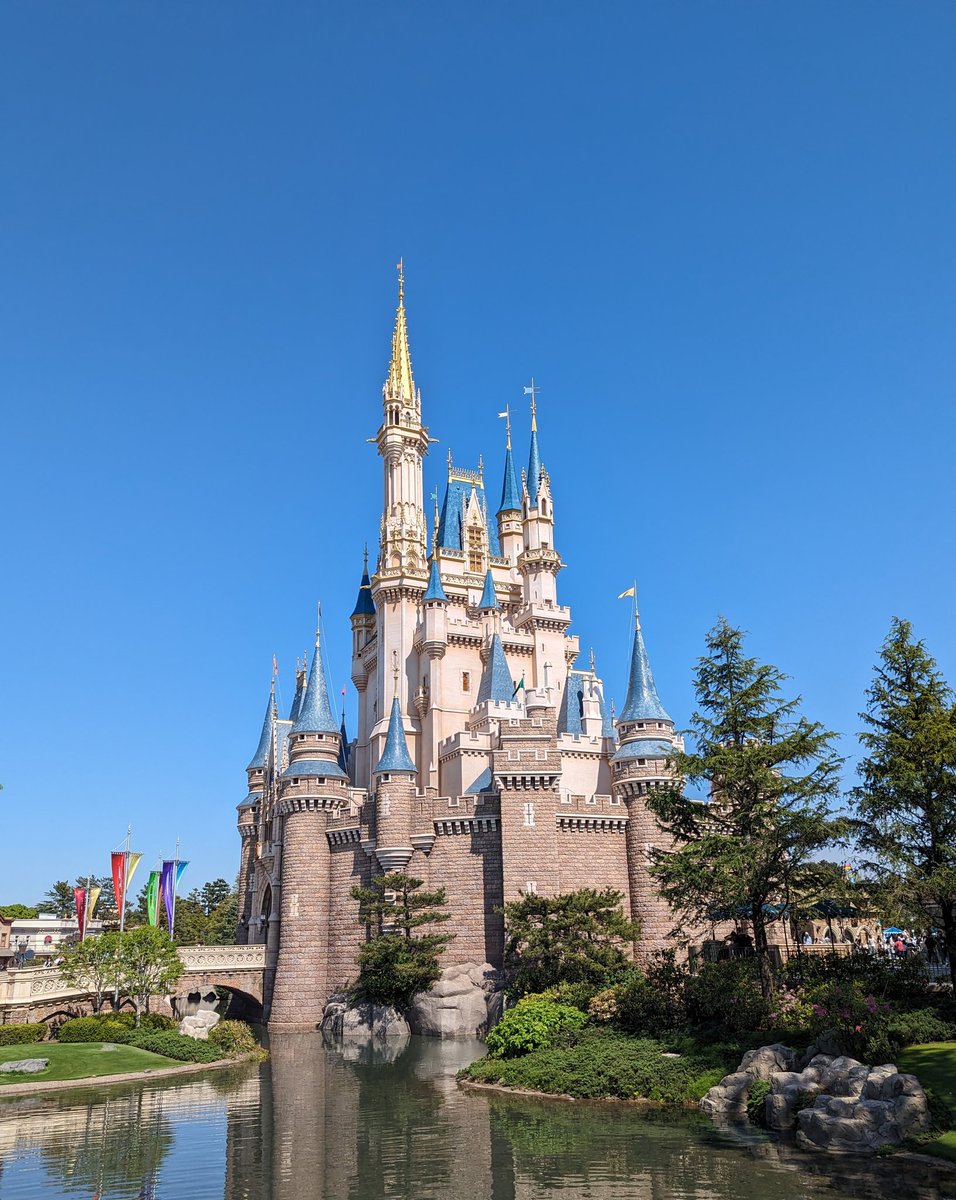 Sherni_fps's tweet photo. Tokyo Disneyland.
Very cool experience and a lot of things that bring back childhood memories. https://t.co/PvgJAjNeLM