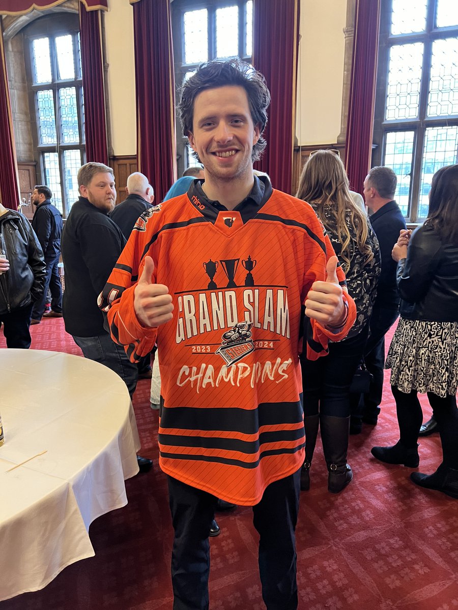 🍊🏒 Have you entered the online raffle yet to win this one off prize. At the Civic reception all the team signed this Grand Slam shirt and it could be yours for just £1 Tickets HERE: raffall.com/357005/enter-r… #SteelersHockey | #GrandSlamChampions | #ChampionsHockeyLeague