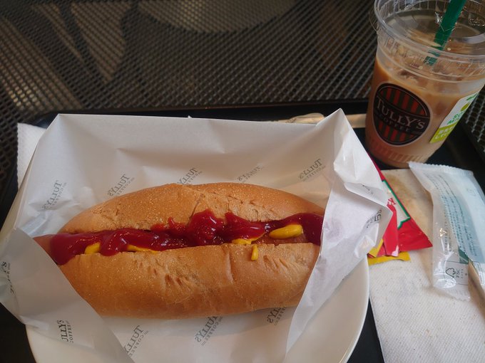 診察後に院内タリーズであさごはん 