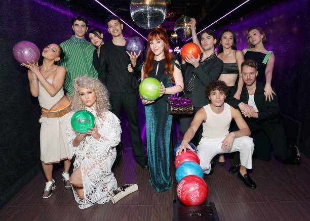 RuthConnellOrg's tweet photo. Ruth Connell and the cast of Dead Boys Detectives at the Netflix premiere event 🔎 https://t.co/Ghjcx6Radq