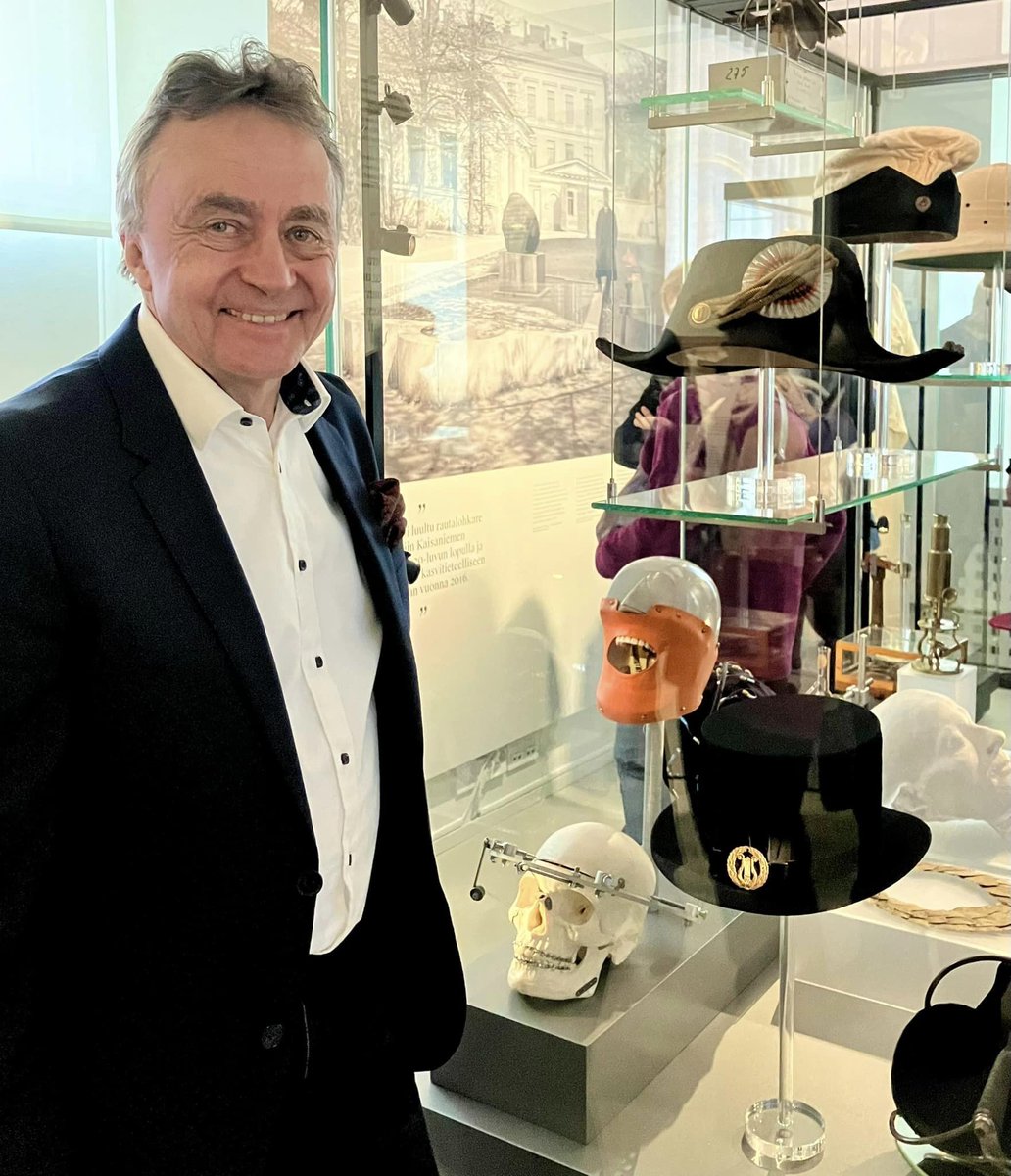 heimonma's tweet photo. ⁩#KansallismuseonYstävät vierailivat hienosti uusitussa tiedemuseo Liekissä ja sen Piirustussalissa. ⁦Yliopiston päärakennuksen kulmassa toimiva museo vahvistaa luottamusta tieteeseen ja vastaa disinformaation haasteeseen. ⁦@helsinkiuni⁩ ⁦@Hel_Uni_ArtRoom https://t.co/reDOpUgbfS