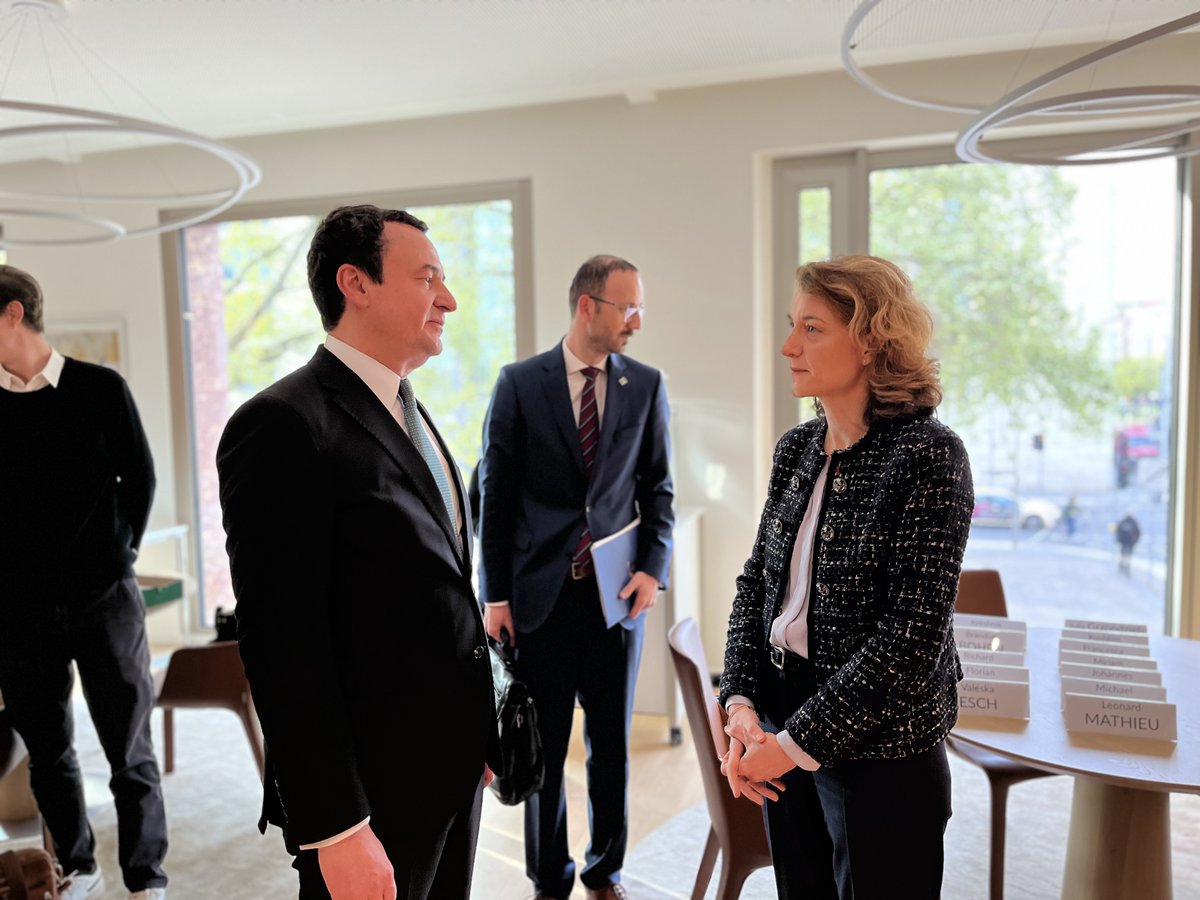 Kosovo PM @albinkurti has arrived at @BertelsmannSt for a roundtable in Berlin, discussing Kosovo’s aspirations to join the Council of Europe ahead of a speech in the Bundestag. A crucial discussion on regional diplomacy and EU enlargment🇽🇰🇪🇺 #Kosovo #EU #Balkans