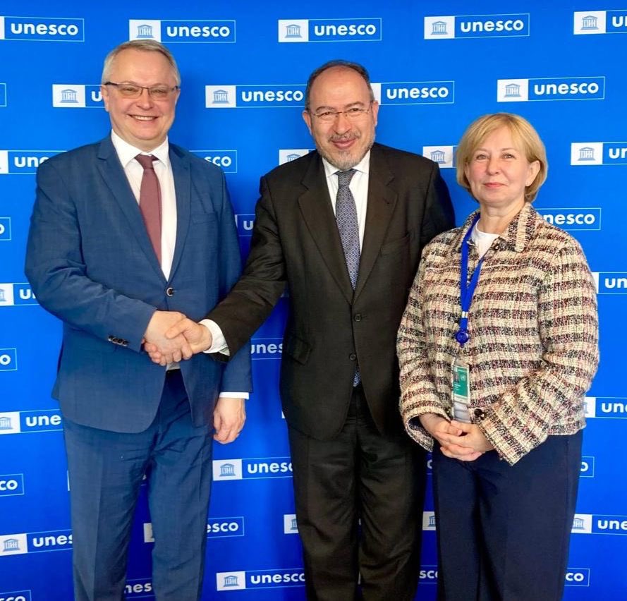 An engaging conversation with H.E. Egidijus Meilūnas, #Lithuania's Vice Minister of Foreign Affairs, on media literacy, journalist safety, and disinformation. I'm excited to collaborate with Lithuania, a strong defender of UNESCO and CI's mission.
