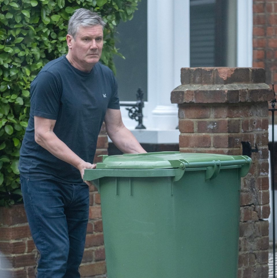 A most beautiful picture of Labour leader Mr Starmer and his assistant, Angela-Bin-Taxdodging, she look real good in green.