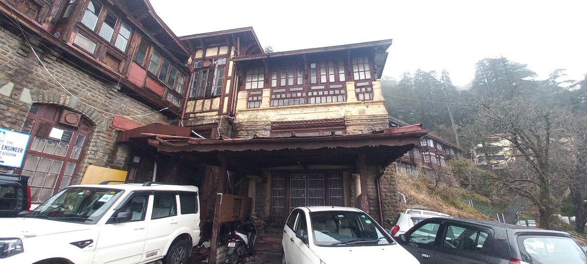 #Shimla Heritage Museum which is in pre-Independence heritage building US Club (1860s) at Bemoli area has been locked. The US Club building is itself in pity condition
indianexpress.com/article/cities…