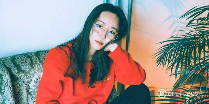 kchartsmaster's tweet photo. Min Heejin at her press conference (via. Korea JoongAng Daily):

- "It's difficult for me to speak in an interview, even in a nice environment," Min goes on. "But seeing the photo reporters, it feels like you don't treat me like a person. I keep thinking, 'Do they want me to die? Will people be happy if I die?' I don't check the comments because that would kill me. I don't think anyone would have been bombarded with such press releases in such a short amount of time. I believe I'm innocent. I don't know what you think, but I wanted to focus on NewJeans."