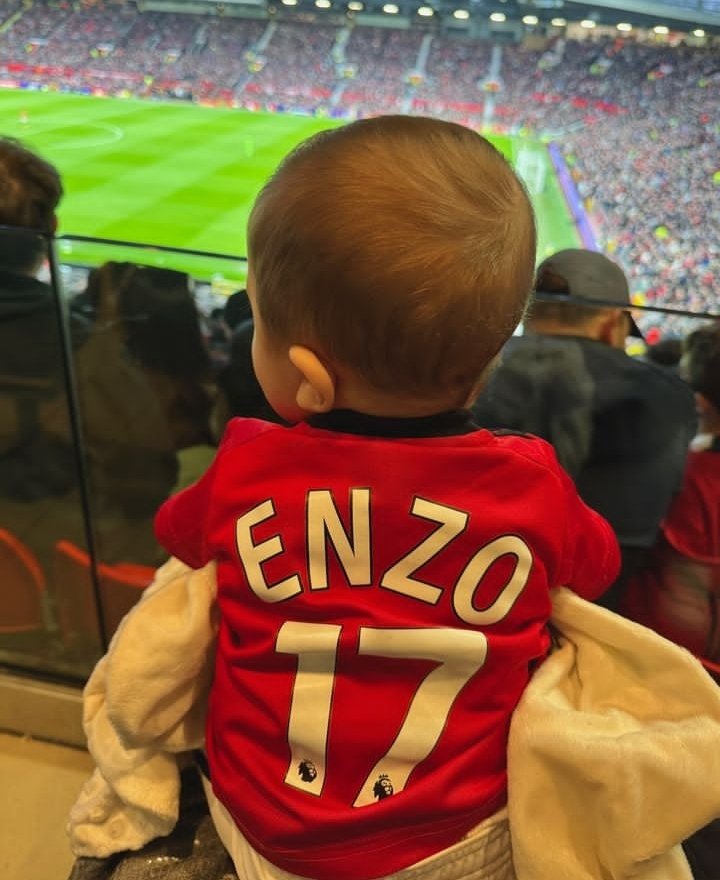 🚨❤️ Alejandro Garnacho's son Enzo was at Old Trafford last night!

Assist 🇦🇷😁