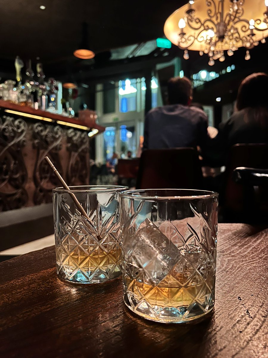 bellarosa000's tweet image. Cheers to today's theme "PUB/BAR"

#rowcase #photooftheday