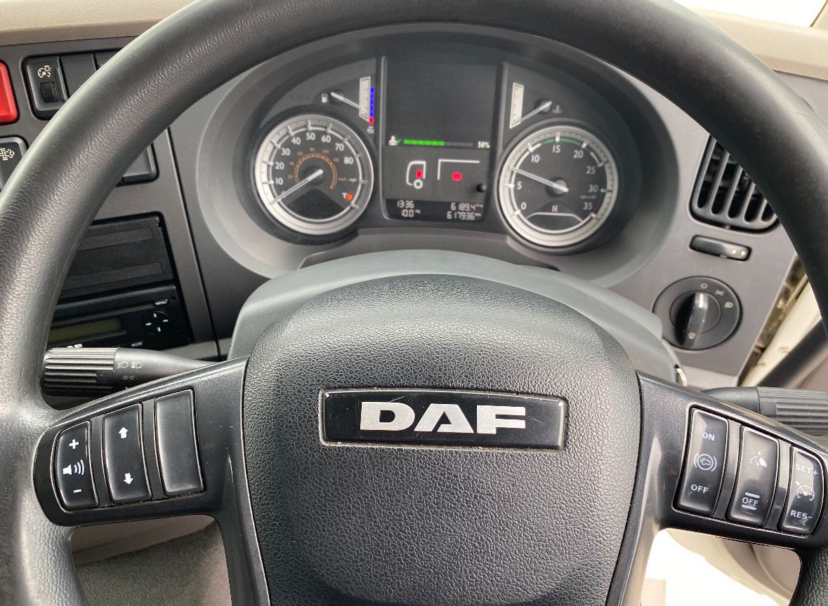 CenturionTrucks's tweet photo. Hit the road with this sleek 2015 DAF LF250 curtainside sleeper cab! Featuring an impressive Euro 6 engine, a spacious 28 ft internal length and a convenient tuckaway tail lift. An incredible deal at just £8,995 + VAT!
#forsale #daflf #sleepercab https://t.co/7Wjjzx6dz6
