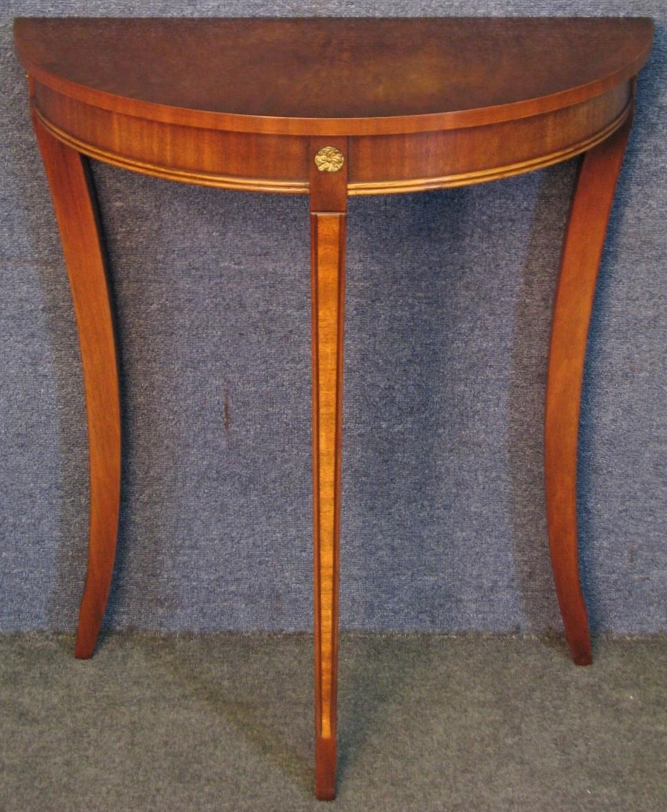 Available to buy now for only £200, this elegant Reprodux Bevan Funnell Small Mahogany Console Table / Side Table / Hall Table.

ebay.co.uk/itm/3869570432…

#Reprodux #BevanFunnell #ReproduxBevanFunnell #ConsoleTable #HallTable #SideTable #OccasionalTable #RegencyStyle #Mahogany