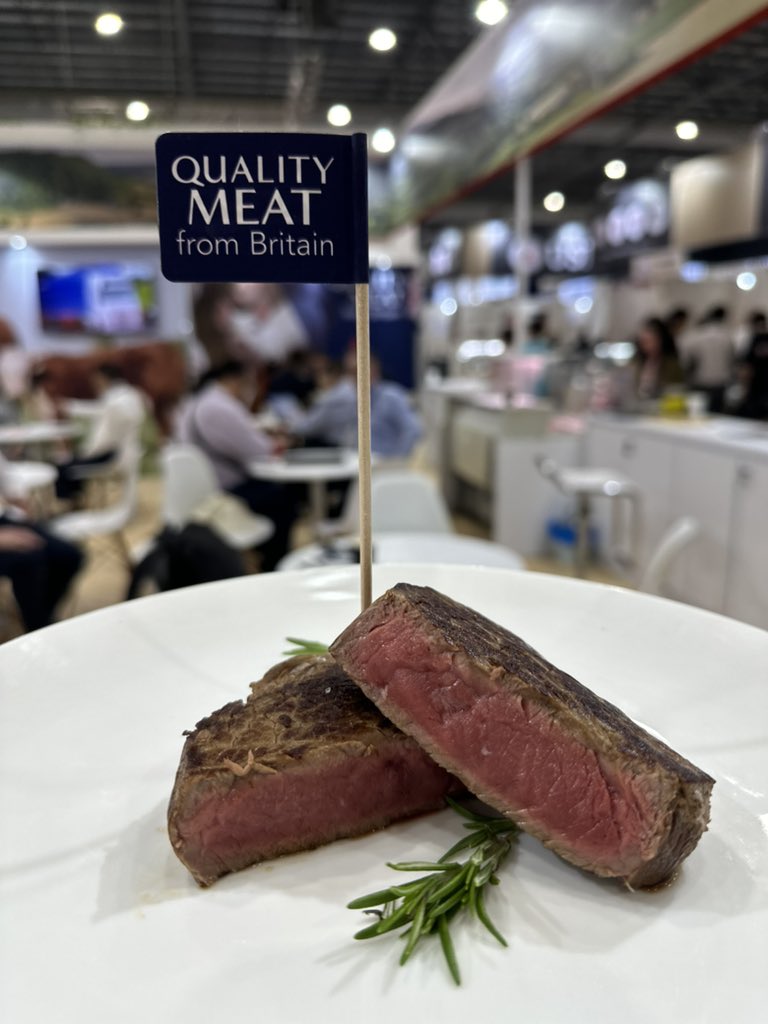 Superbly cooked rump, going down a treat on @TheAHDB Quality Meat from Britain pavilion @foodhotelasia in Singapore. A key show for South East Asia which attracted over 40,000 visitors on the first two days #exportisgreat