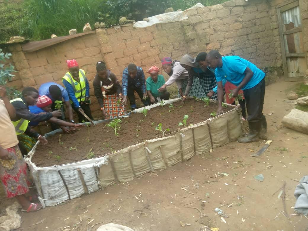 RamburaYv's tweet photo. #Ntakudohoka #Ntakudohoka  Youth Volunteers @NyabihuDistrict #Rambura Sector turimungamba Turikurwanya Imirire Mibi Twubaka Uturima Twigikoni Mu Tugari Twose Tugize Umurenge wacu
@RwandaWest @Rwandapolice @RwandaLocalGov @NyabihuDistrict https://t.co/I6fEKWAmCx