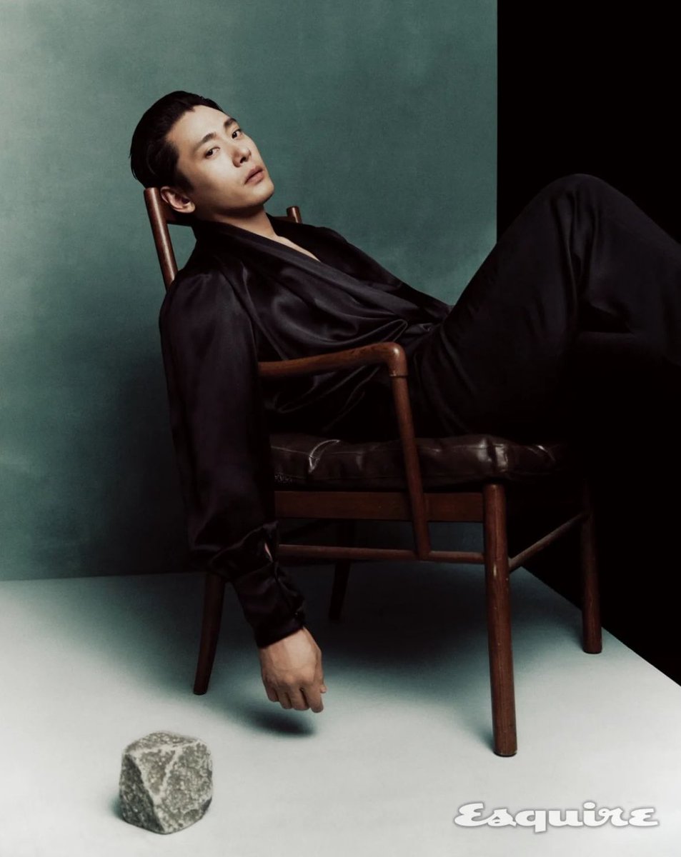 Teo Yoo covers the latest issue of Esquire Korea