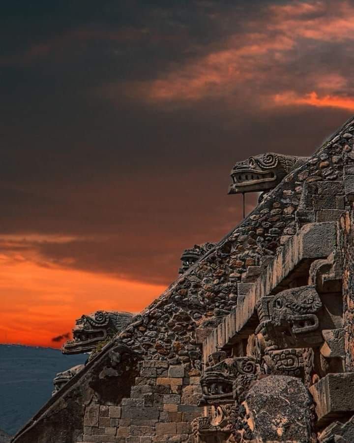 Pyramide de Quetzalcoatl (Teotihuacan)