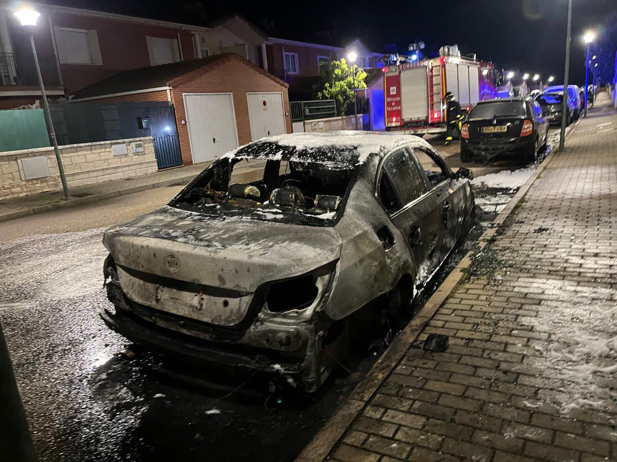 🔴 Los bomberos participan en la extinción de un incendio en un vehículo en #MedinadelCampo Foto📷: Bomberos Provincia de Valladolid