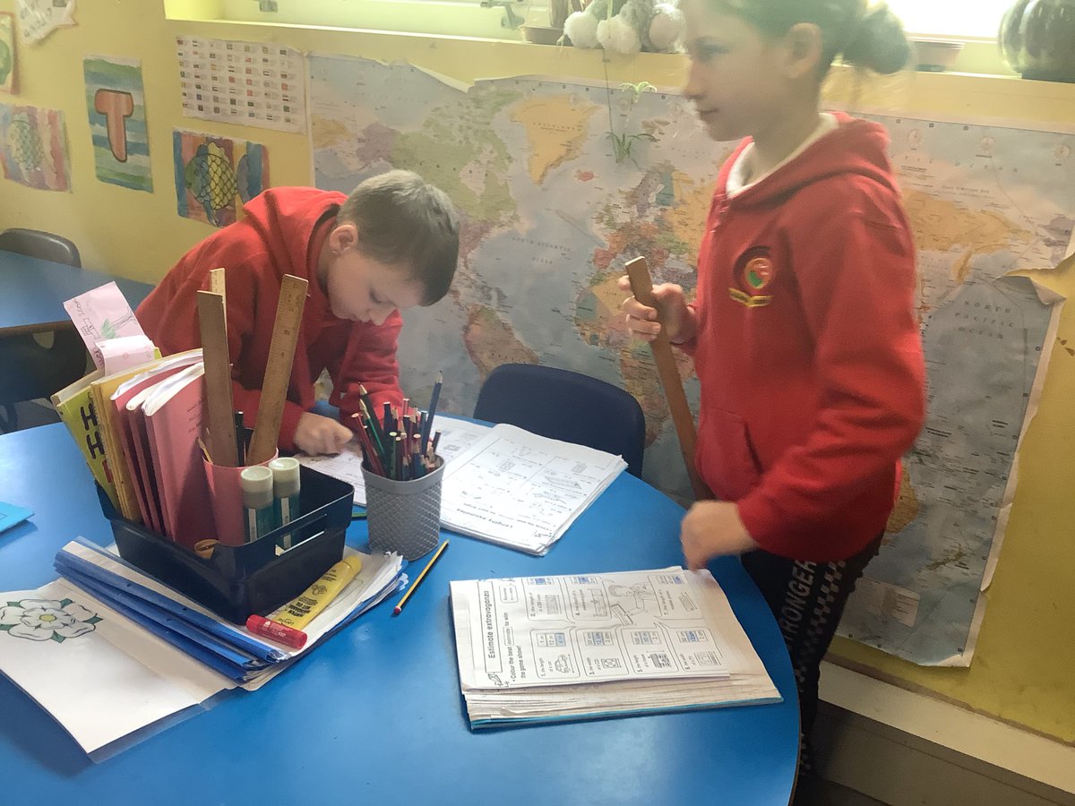 CraigfelenP's tweet photo. #cfp3 are estimating length and checking answers! https://t.co/Tm4jKeTz2m