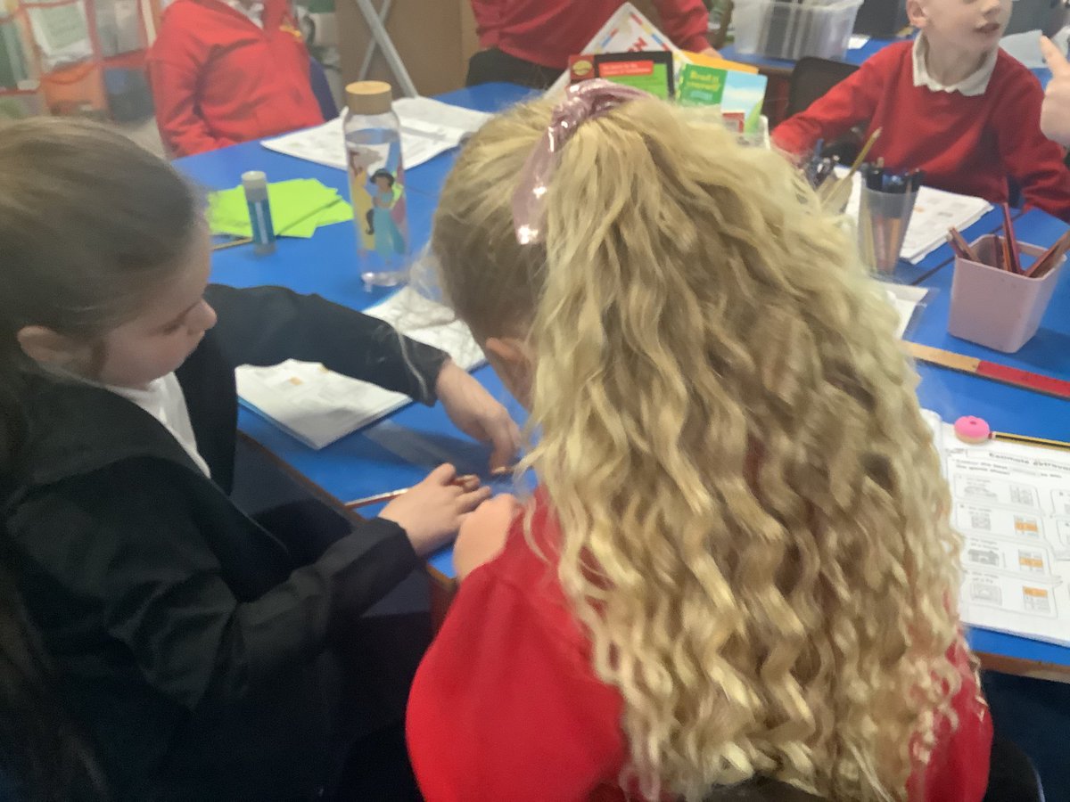 CraigfelenP's tweet photo. #cfp3 are estimating length and checking answers! https://t.co/Tm4jKeTz2m