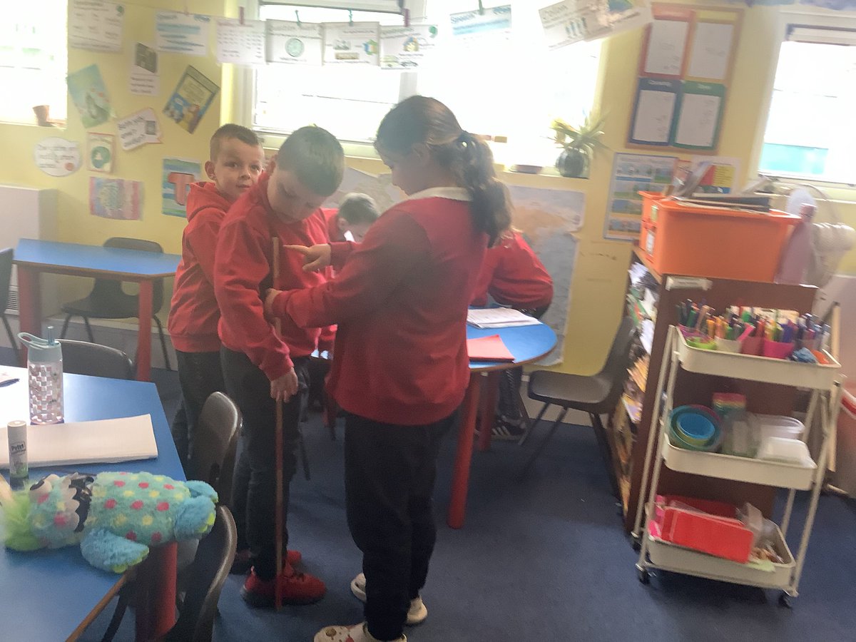 CraigfelenP's tweet photo. #cfp3 are estimating length and checking answers! https://t.co/Tm4jKeTz2m
