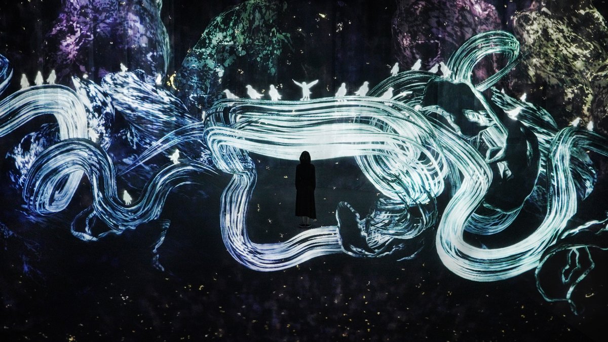 teamlab_news's tweet photo. アートは、部屋から出て移動し、他の作品と関係し、影響を受け合い、他の作品との境界線がなく、時には混ざり合う。そのような作品群による、境界なく連続する１つの世界。
・
「森ビル デジタルアート ミュージアム：エプソン チームラボボーダレス」
麻布台ヒルズ, 東京
https://t.co/GZS4saXLcv https://t.co/M6gcFWb5EY