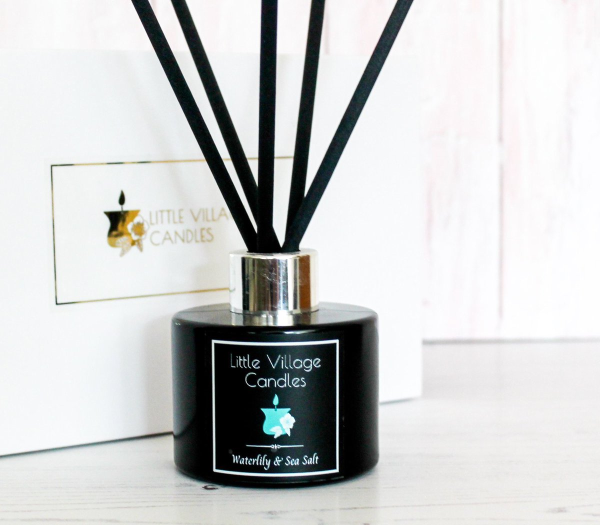 Fill your home with your favourite scent with our premium-quality diffusers that will ensure long-lasting fragrances 
❤️  Use code DIFF10 for 10% off now! ❤️ 
#giftsforher #littlevillagecandles #cosyhome #reeddiffusers #waterlilyandseasalt