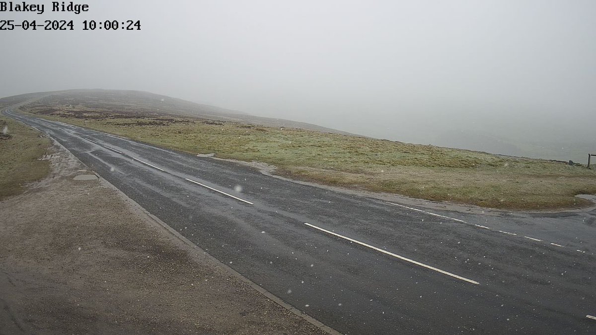 Blakey Junction camera at 375m asl falling snow now visible. Nearby weather station reading 0.4°C with a windchill of -5°C. By heck!