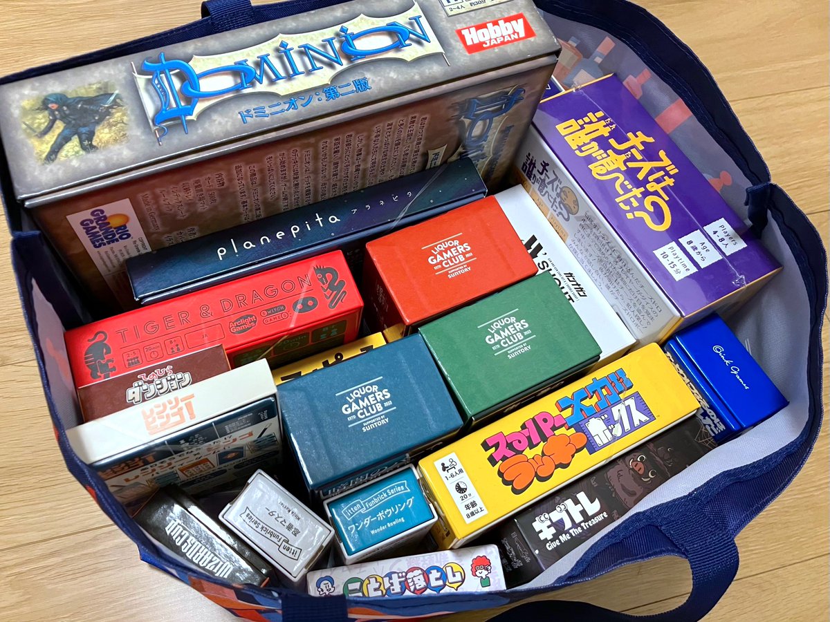 LGC__official's tweet photo. ＼無料でもらえる／
ゲムマ限定プレゼント🎁

引用元の投稿をリポストで、

ゲムマでのお買い物に便利な
ボドゲがたっぷり入るビッグトート or
LGCコルクコースターをプレゼント🍸
#ゲムマ2024春
#ゲームマーケット2024春

https://t.co/j8363q7J1y
↓注意事項はリプライ