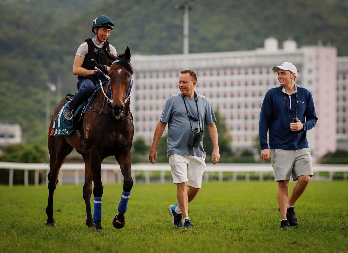 Team Fownes + Straight Arron! 😍

📸 @A_Evers | #FWDChampionsDay | #HKracing