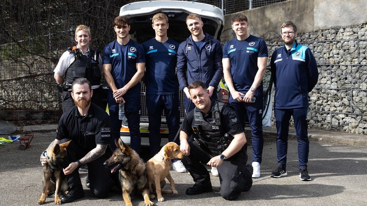 Officers arranged a local fun day for @MillwallFC's Junior Lions, where families got to meet our police horses and dogs, and experience being a police officer for the day, and meet @LondonFire The team looks forward to kicking off next year's event plans ⚽
