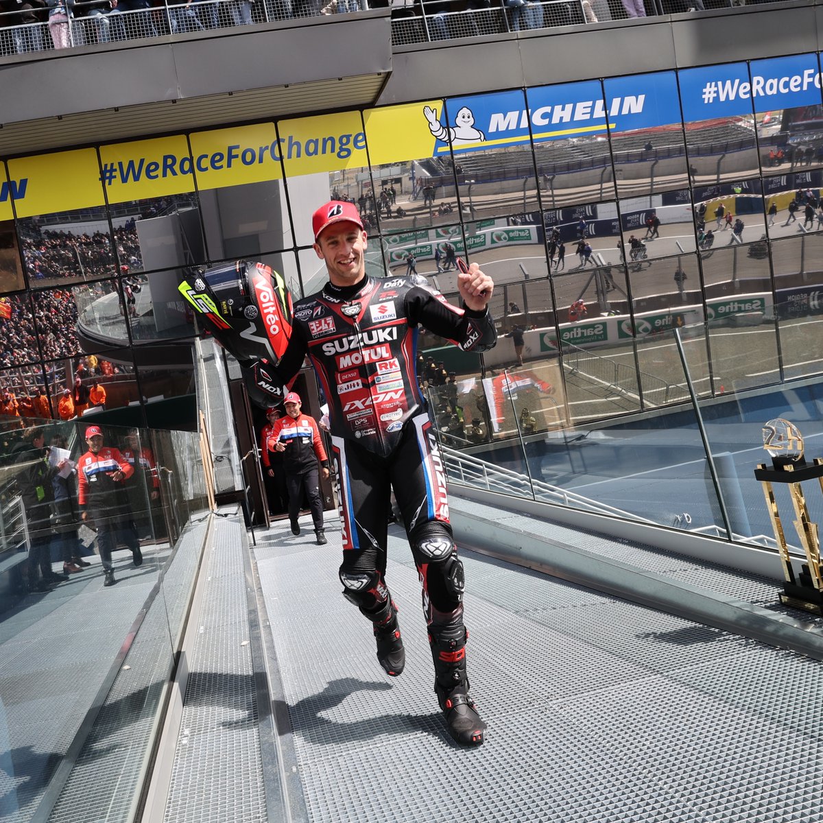 Yoshimura_SERT's tweet photo. Yes, we did it‼️‼️‼️
🚀🚀💥💥👊👊
#suzukiracing #suzukifamily #PoweredByMotul #poweredbyyoshimura #ivegotthepower #24heuresmotos https://t.co/ssFav4xI0s