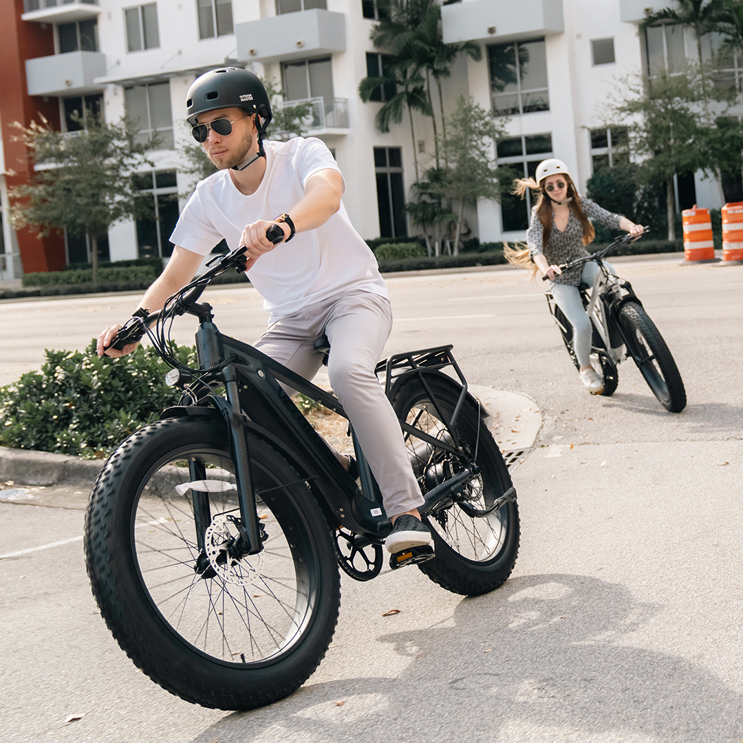 Happy Friday, Velowavers! Are you excited for the weekend? 
What are your plans for the weekend? Tell us yours!
#weekendvibes #weekendishere #ebike #Velowave #RideRechargeRepeat #RideTheWave