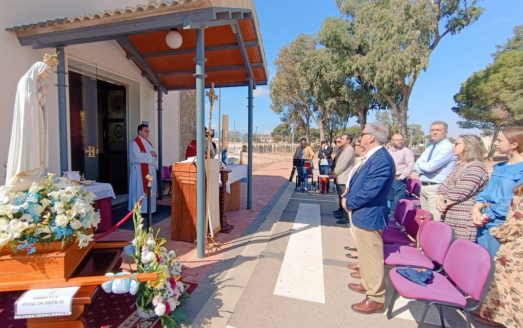 ✝️ La Virgen Peregrina de Fátima preside la Eucaristía que hoy se celebra en el exterior de la capilla de nuestro #campus