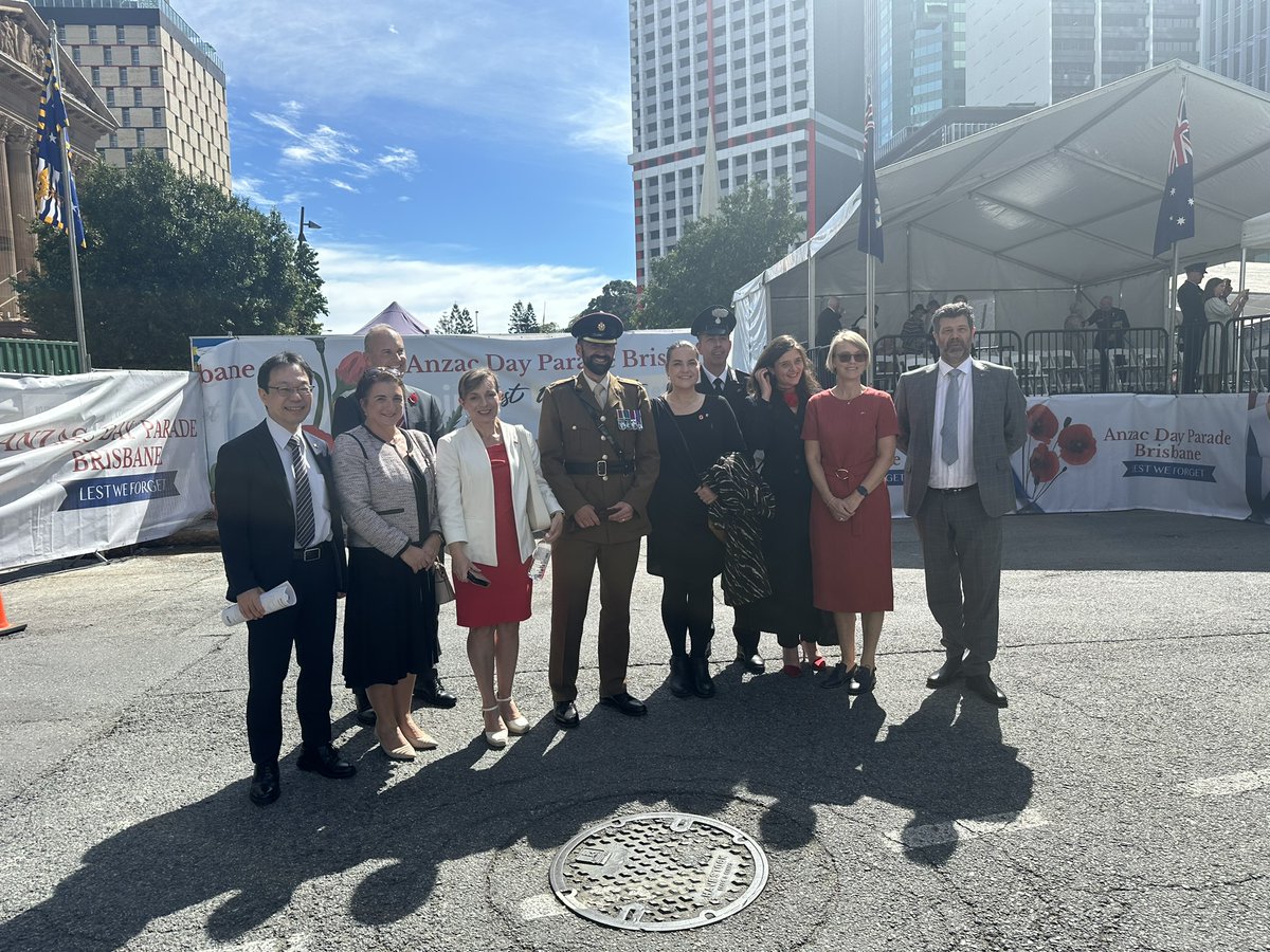 Commemorating #AnzacDay with colleagues from the #consularcorpsofqueensland