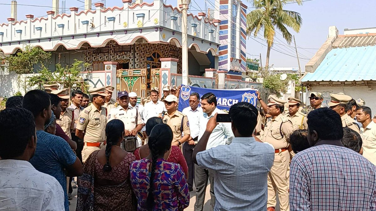 MalkajgiriCop's tweet photo. As a confidence-building measure, #RachakondaPolice conducted #Flag_March in the limits of @BhongirRuralPS in view of upcoming #LokSabhaElections2024 to instill a sense of #security & create awareness among the public in the lead-up to elections, which helps to ensure a #peaceful & #fair #electoral process.
@Collector_YDR, @DcpBhongir, #Addl_DCP_Bhongir, @AcpBhongir, @Cibhongirirural, SHO @BhongirRuralPS participated.
@TelanganaCOPs @ECISVEEP @CEO_Telangana @ntdailyonline @TelanganaToday @eenadulivenews @v6velugu @ManaTelanganaIN @Navatelangana @DeccanChronicle @TheDailyPioneer @TheHansIndiaWeb @the_hindu @TheDailyMilap @TheSiasatDaily @way2_news