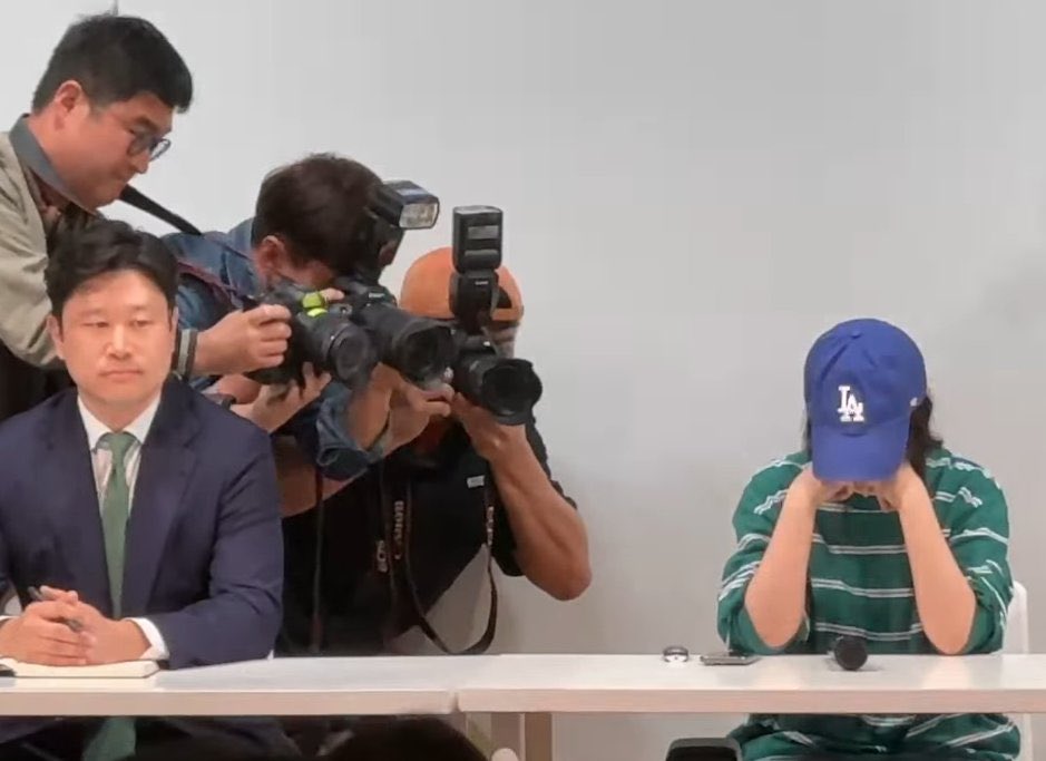 this screenshot from the press conference has meme potential 😭😭😭