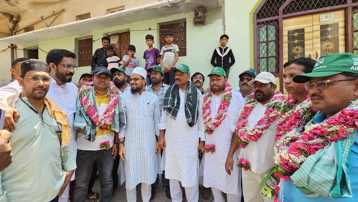 MohdMubeen58's tweet photo. Date : 25/04/2024
@aimim_national Bahadurpura MLA Mohd Mubeen Along With Nampally MLA @Md_MajidHussain Holds Door To Door Loksabha Election Campaigning At Achi Reddy Nagar &amp; Surrounding Areas Nawab Sahab Kunta Division Under Bahadurpura Assembly Constituency.
@asadowaisi https://t.co/8NjJkSecwE