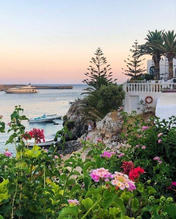 JamesJourney4u's tweet image. Good morning from Kythira! The air is crisp and the flowers are blooming. In the distance, the harbor shimmers with a docked ship. Another beautiful day begins on this Greek island paradise. 🇬🇷 #Kythira #Greece