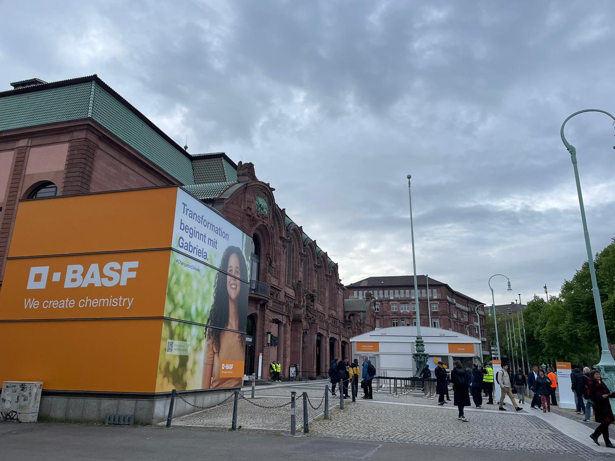 1/5

Today is the shareholder meeting of BASF: the biggest #chemicals producer in 🌎- a political & lobby powerhouse.

We are in Mannheim at the #BASF_ASM, together with @Krit_Aktionaere, @PANGermany, @UyghurCongress and many others to protest and have our voice heard.