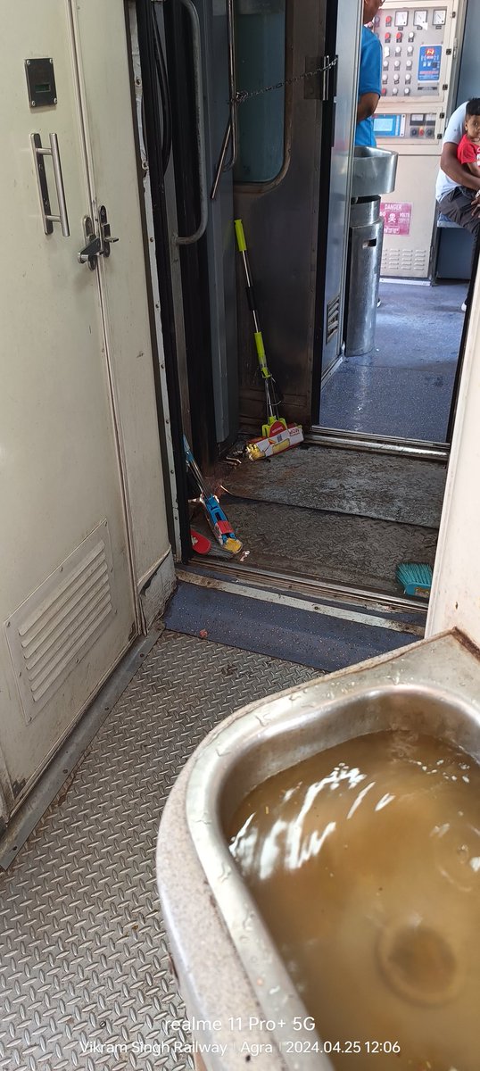 vikramsingh_97's tweet photo. @drmadiwr @RailwaySeva @DRM_Agra I am not agree with your reply how can Cleaning articles available in this Coaches please do something fastly for Cleaning.  @AshwiniVaishnaw @RailwaySeva @RailMinIndia @WesternRly @IRCTCofficial https://t.co/UsTtcfKN2Y