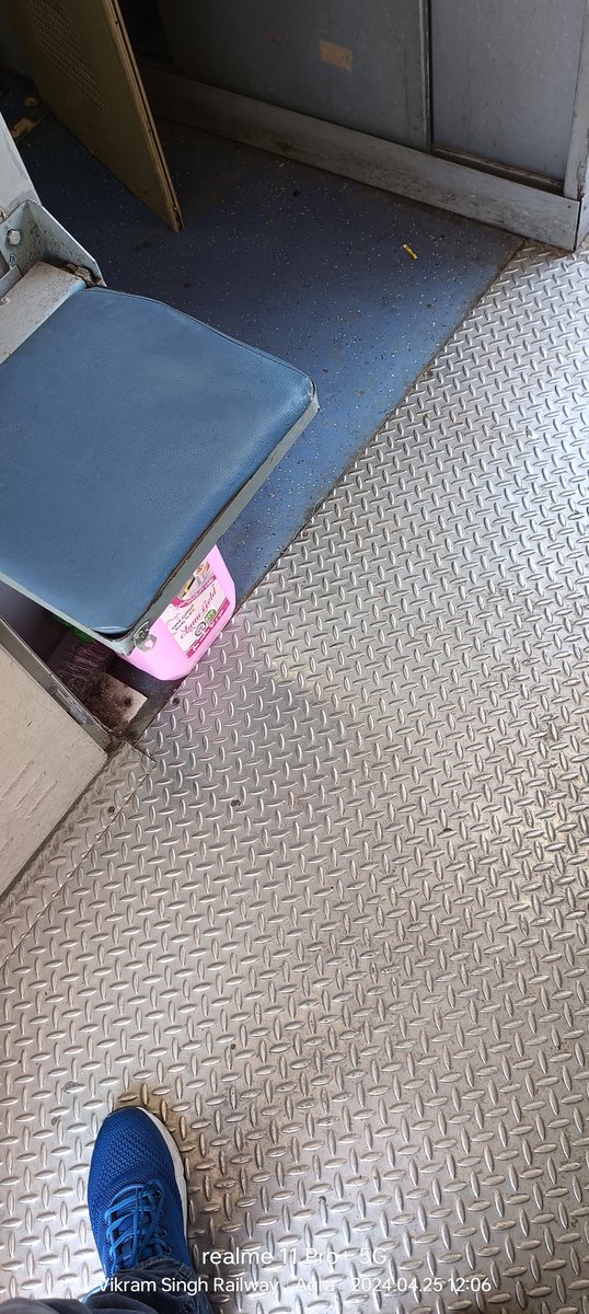 vikramsingh_97's tweet photo. @drmadiwr @RailwaySeva @DRM_Agra I am not agree with your reply how can Cleaning articles available in this Coaches please do something fastly for Cleaning.  @AshwiniVaishnaw @RailwaySeva @RailMinIndia @WesternRly @IRCTCofficial https://t.co/UsTtcfKN2Y