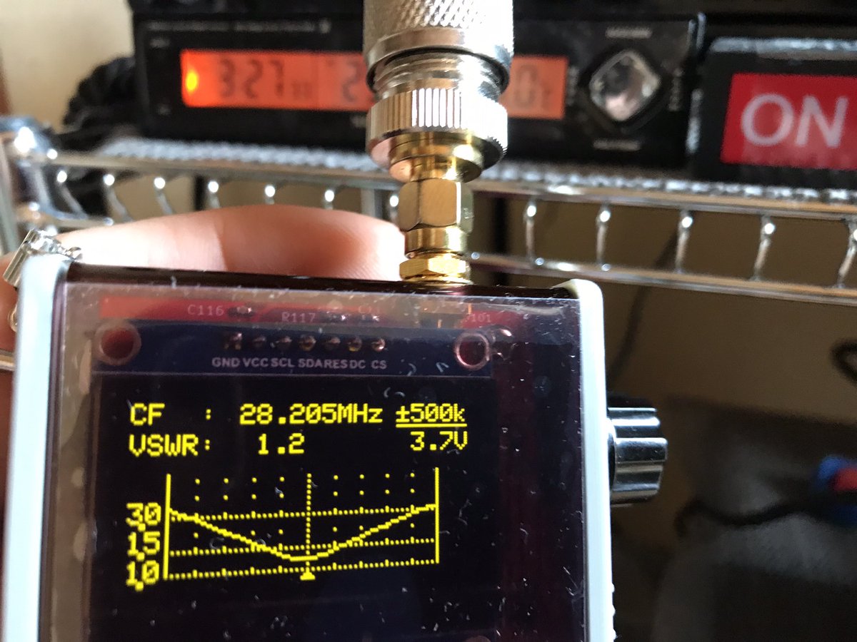 コメットUHV-9📡
7.144MHz、28.205MHz
シーズンに向けて待機周波数に　合わせました🤔

雨☂️降ると　かなり同調下がりますので
送信使えませんが　😅