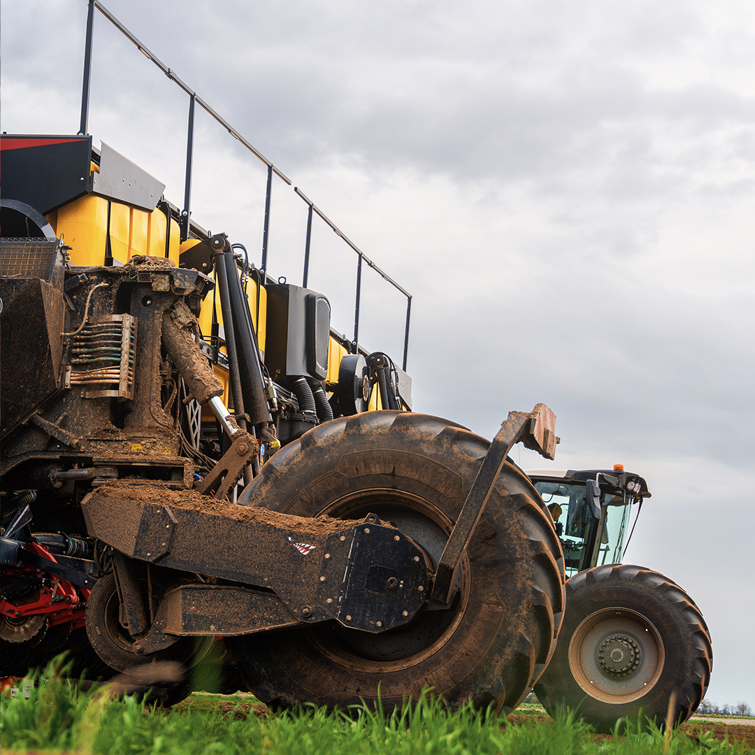 🌱Embrace the future of farming with the NEXAT System and @vaderstad planter! Our innovative Wide-Span Controlled Traffic Farming technology is transforming agriculture by preserving the arable land of soil from compaction, enhancing soil health, and optimizing growth conditions