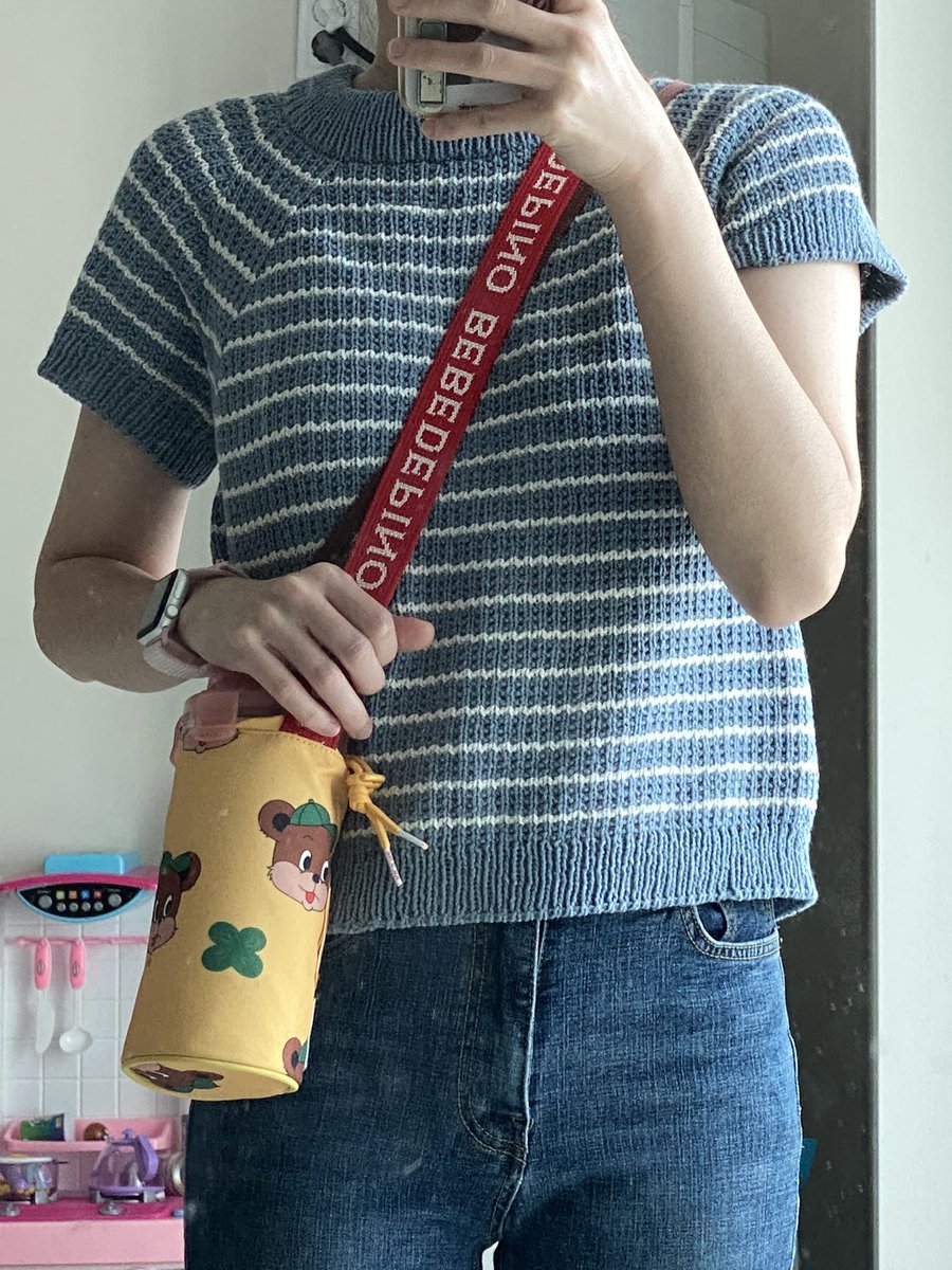 knittingmango's tweet image. 오늘은 날 좀 더워보이니까 프라이데이티를 입고오오오! 여름 옷 더 뜨고 싶은데 한 2미리로 뜨면 더 더워져도 입을 수 있을까🤔 근데 2미리로 뜨려면 내년 여름은 되야 입겄는디..