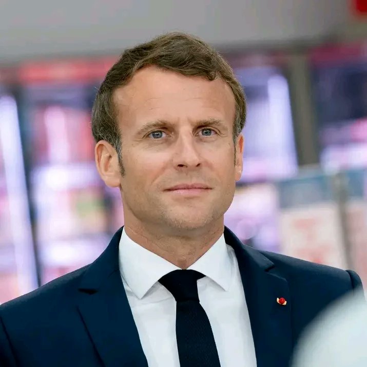 237plug's tweet photo. **French President Macron Invites African Icons for a Gala Match**

French President Emmanuel Macron has extended a special invitation to some of Africa's most renowned personalities for a gala match. 
Read details on our Facebook page @237plugtv

#237plugtv #samueletoo9 https://t.co/ElU9UyWlpR