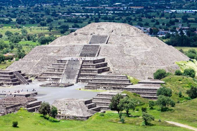 Analyses of Teotihuacan's three major pyramids show that the city was shaken by multiple catastrophic earthquakes and this may have led to its demise... 

A chain of massive earthquakes may have led to decline and eventual desertion of pre-Aztec Mesoamerican city of Teotihuacan,…