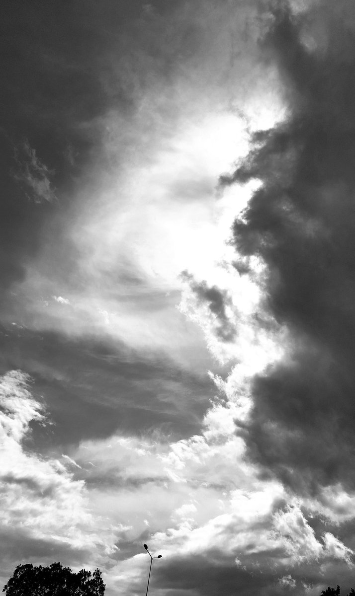 Mountains of clouds #bnwphotography #bnw #streetphotography #freelancer #photography #photooftheday #PHOTOS #Fotografía #fujifilm #nikonphotography #travelphotography #camera #shots #picture #picoftheday #blackandwhitephotography #landscape #NaturePhotography #thetime #forbes