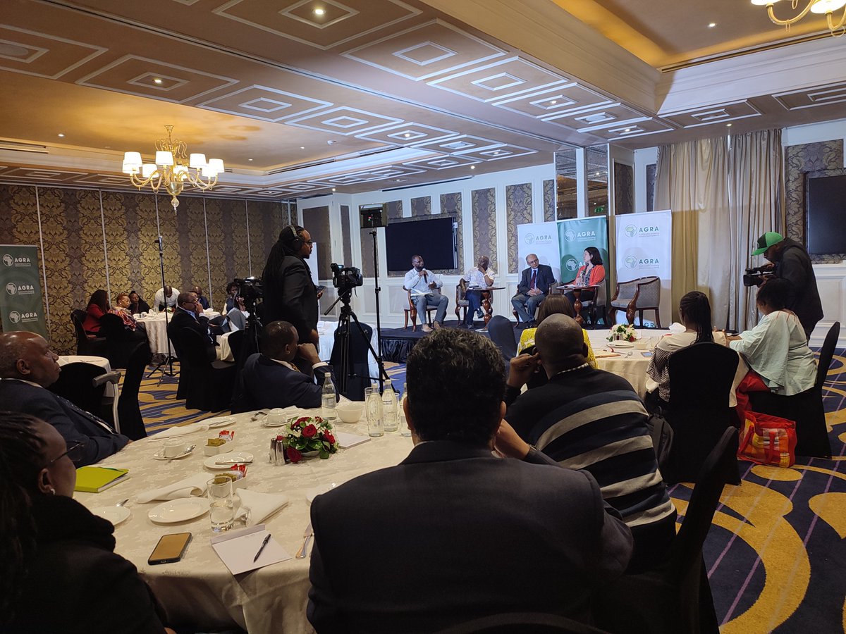 AGRA_Africa's tweet image. Food Systems | #RegenerativeAgriculture

&quot;Transitioning to sustainable farming isn&apos;t just a choice—it should be backed by science and evidence. Setting clear goals and objectives is key to drive this crucial shift.&quot; - H.E. Hailemariam Dessalegn

 #SustainableFarming #ScienceBased…