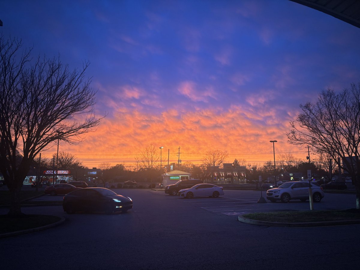 jesissocool's tweet photo. My epic awesome pic I took outside of work #iamsocool https://t.co/IqHvRytmA5