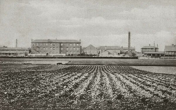 #OTD 1934 The Queen’s birthday was celebrated at the Isle of #Thanet Union Workhouse, the inmates being regaled with roast beef and plum pudding through the kindness of Sir Moses Montefiore.
The poor people enjoyed the feast immensely and didn't fail to thank the hand that gave.